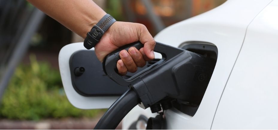 Sähköautojen latausasemat asennettuna kotiin Lapissa